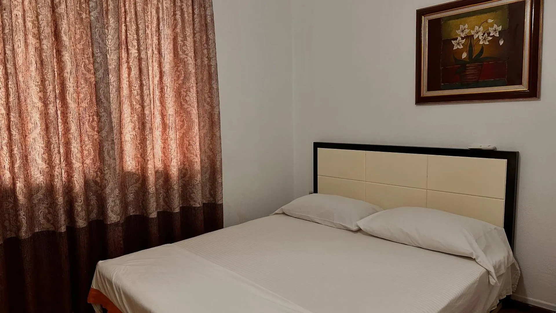 Hostel Grande House Tiran