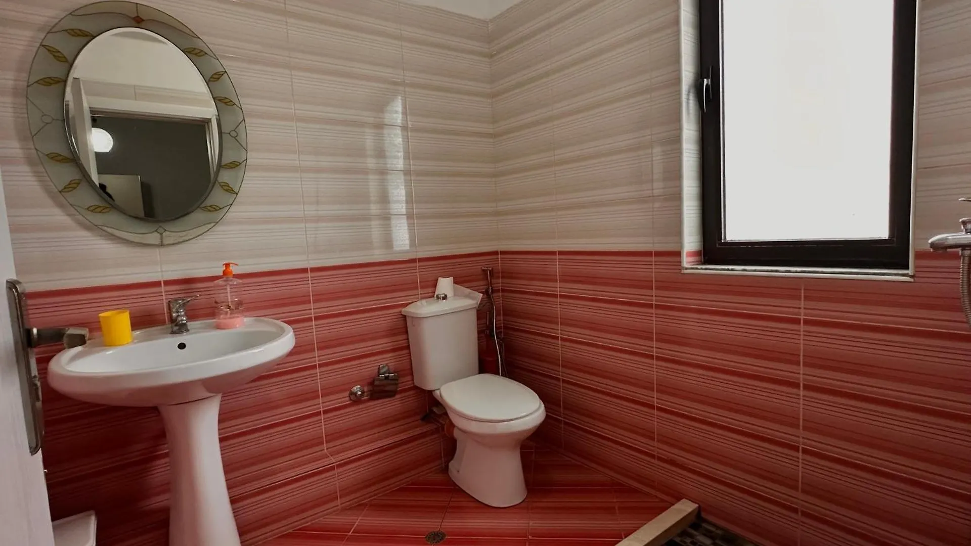 Hostel Grande House Tiran