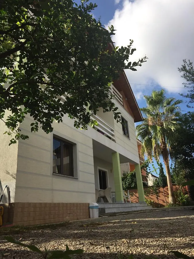 Hostel Grande House Tiran