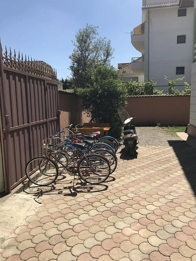 Hostel Grande House Tiran